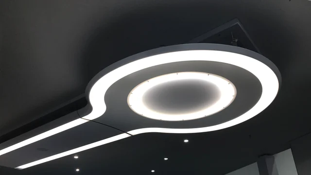 Illuminated rounded ceiling installed in a carriage